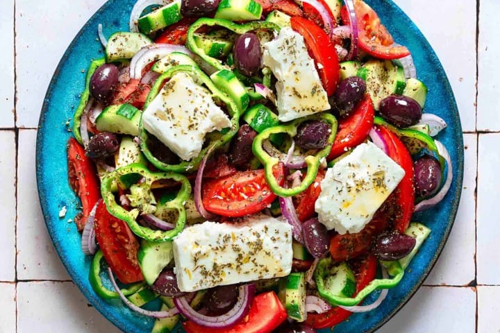Yunan Salatası Horiatiki Tarifi